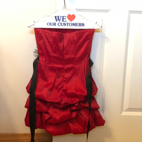 Red homecoming dress, strapless - Picture 6 of 8